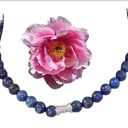 สร้อยคอหินธรรมชาติราพีซลาซูรี่ หินชนิดนี้มีเสน่ห์มากตรงที่มีเรื่องราวประวัติศาสตร์ยาวนาน " เน้นความพรีเมียมและภูมิฐานด้วย เสริมพลัง